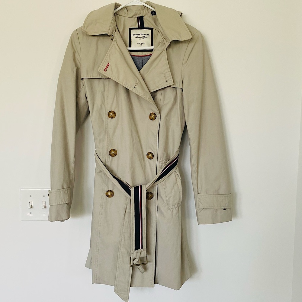 Tommy Hilfiger Women's Khaki Trench Coat with removable hood & Tommy Belt - S
